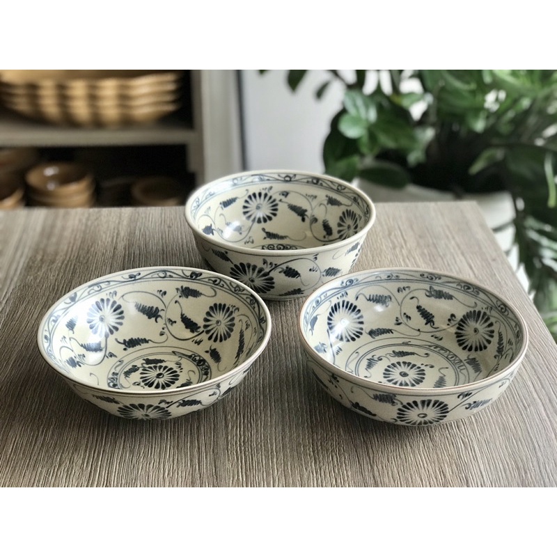Bát tô men rạn cổ Bát Tràng hoạ tiết hoa cúc dây chàm vẽ tay