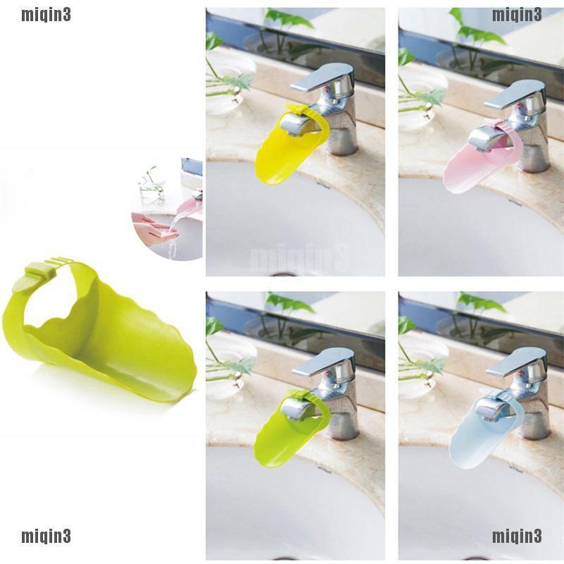 Dụng Cụ Mở Rộng Vòi Nước Cho Tay Em Bé