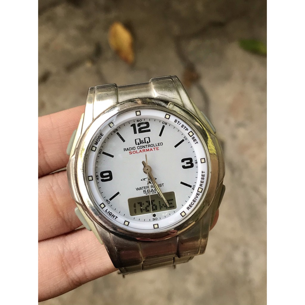 Đồng hồ nam Q&Q Pin , 1 lich, mặt số học trò, kim dạ quang, dây kim loại - của Nhật