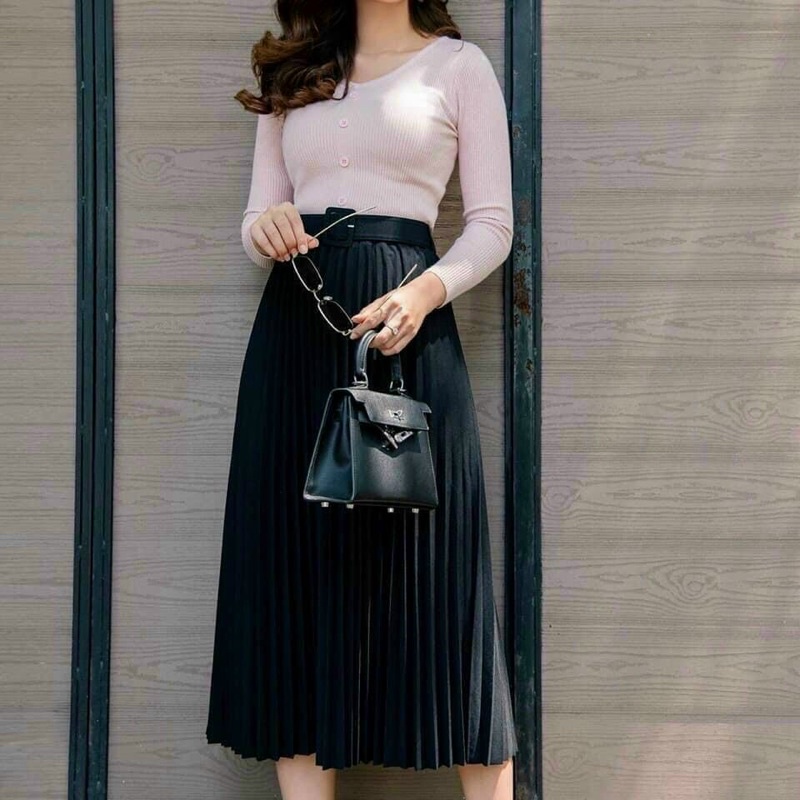 Chân váy xếp li dài kèm đai