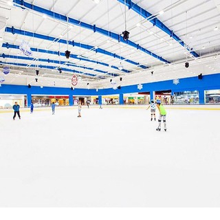 Vé vào cửa người lớn, giày trượt, 1 đôi vớ Sân băng Vincom Ice Rink Landmark 81 - Thứ 7, Chủ Nhật (TK)