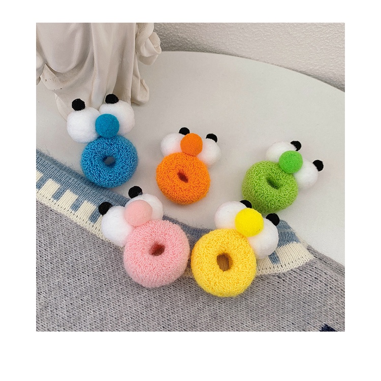 Cột tóc đôi mắt ngỗ nghĩnh