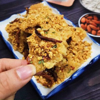 Cơm cháy heo tỏi hủ 500gr