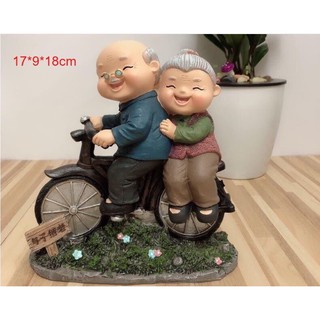 Tượng ông bà đạp xe