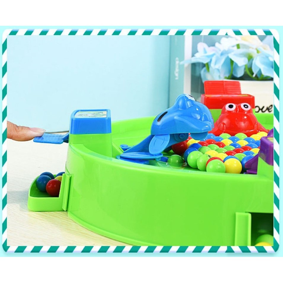 Trò chơi Ếch Ăn Hạt Đậu đối kháng giữa cha mẹ với các con Darling Store