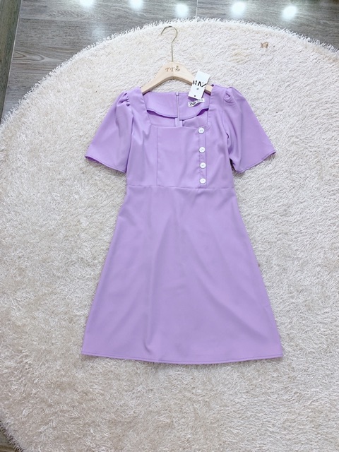 Váy cổ vuông phối cúc | BigBuy360 - bigbuy360.vn