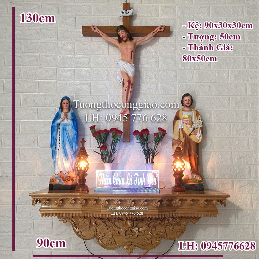 Bàn Thờ Chúa đơn giản kệ liền chùm hoa mặt trên trơn