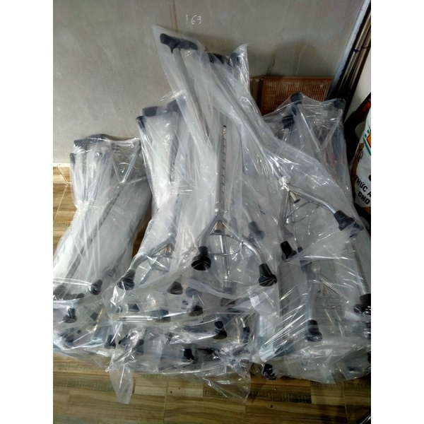 Gậy cao cấp 4 chân,chính hãng, không bị rỉ, dành cho người già, người tập đi