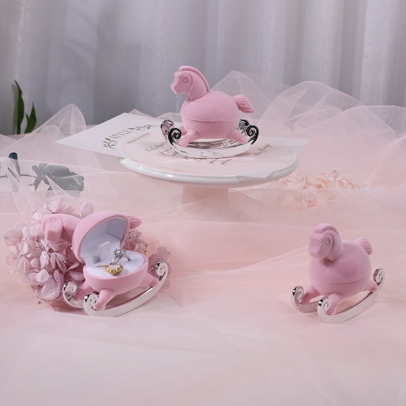 Hộp Đựng Trang Sức Hình Ngựa Con Bằng Nhung Dễ Thương Xinh Xắn