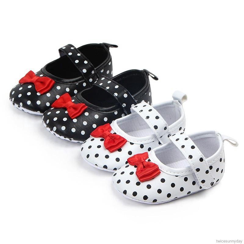 Giày Đế Mềm Chống Trượt Họa Tiết Chấm Bi Xinh Xắn Cho Bé Gái