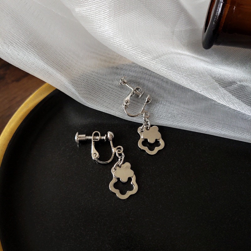 Khuyên tai hình hoa rỗng kiểu cách sáng tạo hợp thời trang cho nữ