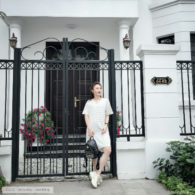 Váy xuông đen trắng xẻ tà