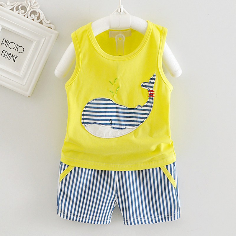 Set áo thun không tay họa tiết cá voi kèm quần ngắn kẻ sọc thoải mái cho bé trai