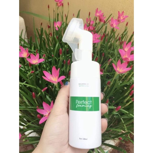 Sữa rửa mặt trắng da, sạch sâu , thải độc tố Quyên lara