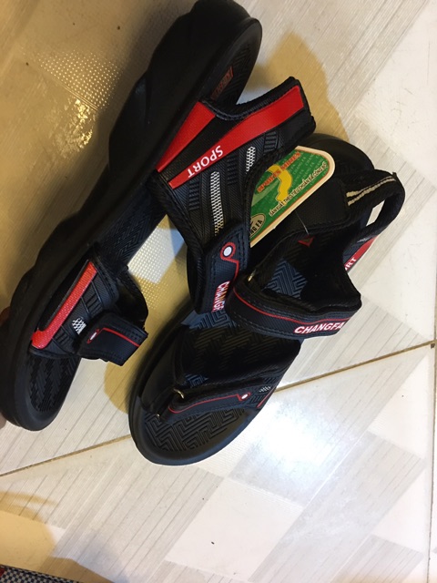 Giày xăng đan đế đúc chống nước