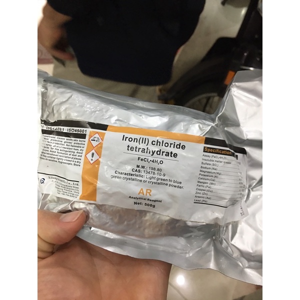 Hoá chất Iron(II) chloride tetrahydrate CAS 13478109 chai 500g chính