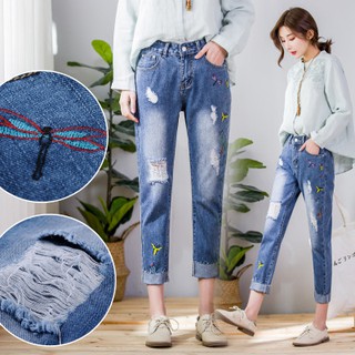 Quần jean / quần bò nữ rách nhẹ và họa tiết thêu - lên dáng đẹp.