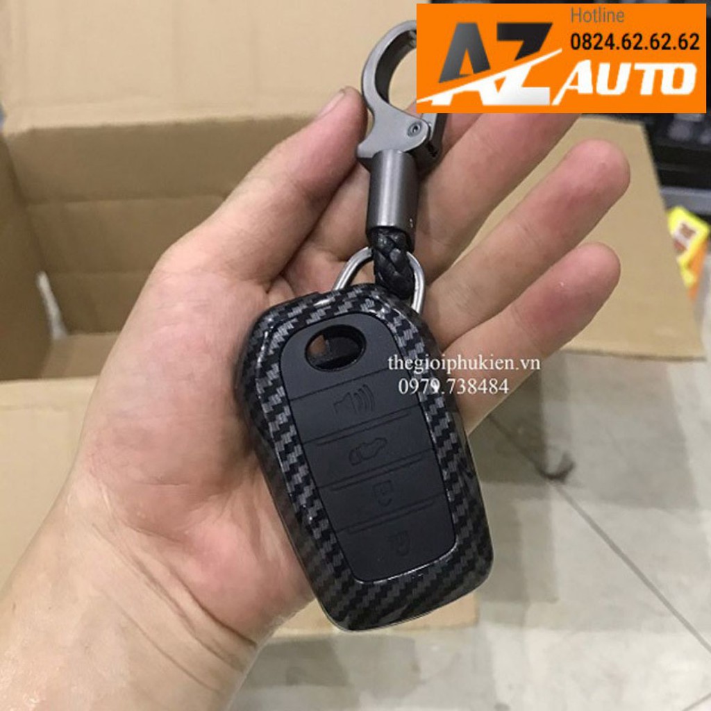 Ốp bọc chìa khóa xe Toyota Fortuner 2017-2023 vân Carbon -kèm móc đeo INOX