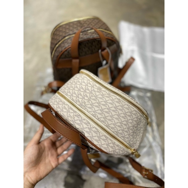 -Balo form vuông  MiK Rhea backpack--kem chữ nâu sang trọng