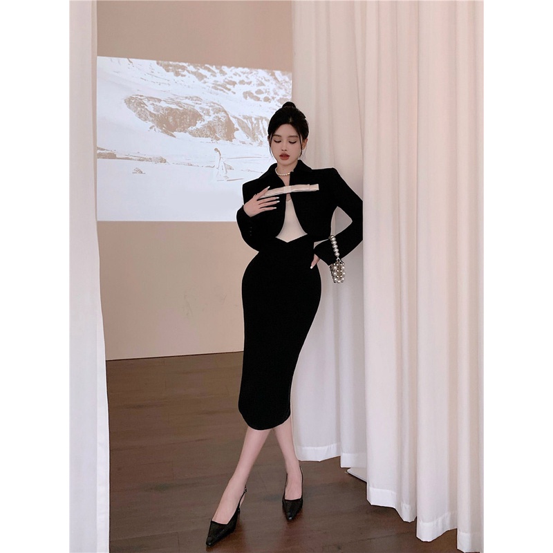 Autumn New Design High-end long-sleeved coat knitted suspender dress two-piece set