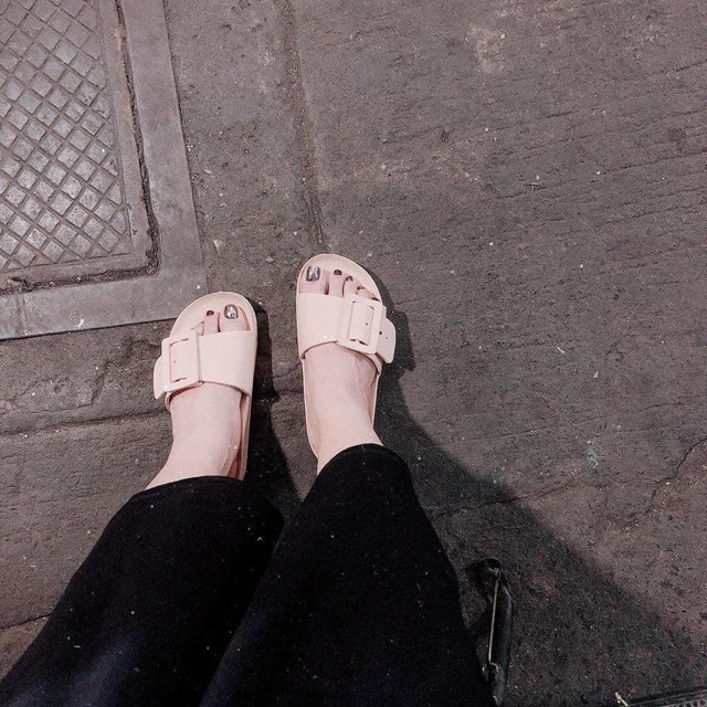 Dép Nhựa Dẻo Khoá Vuông MNB