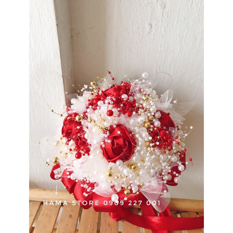 BÓ HOA CƯỚI CẦM TAY CÔ DÂU HOA HỒNG LỤA SATIN ĐỎ THÍCH HỢP CHỤP ẢNH CƯỚI TẶNG KÈM CÀI ÁO CHÚ RỂ