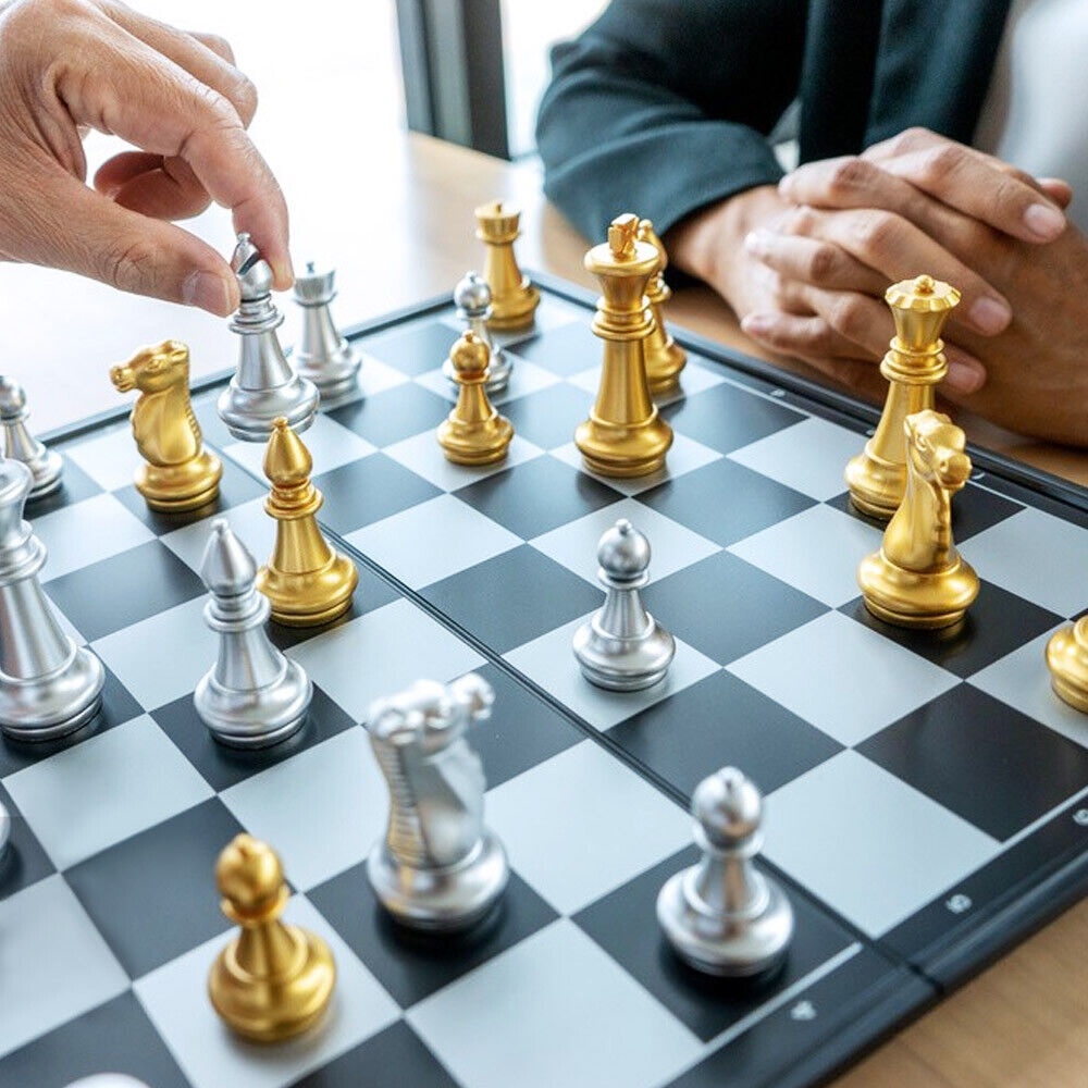 Magnetic Chess Board Medieval Chess Set Foldable Portable 32 Gold Silver Chess Pieces Quality Chess Game Toys Gifts