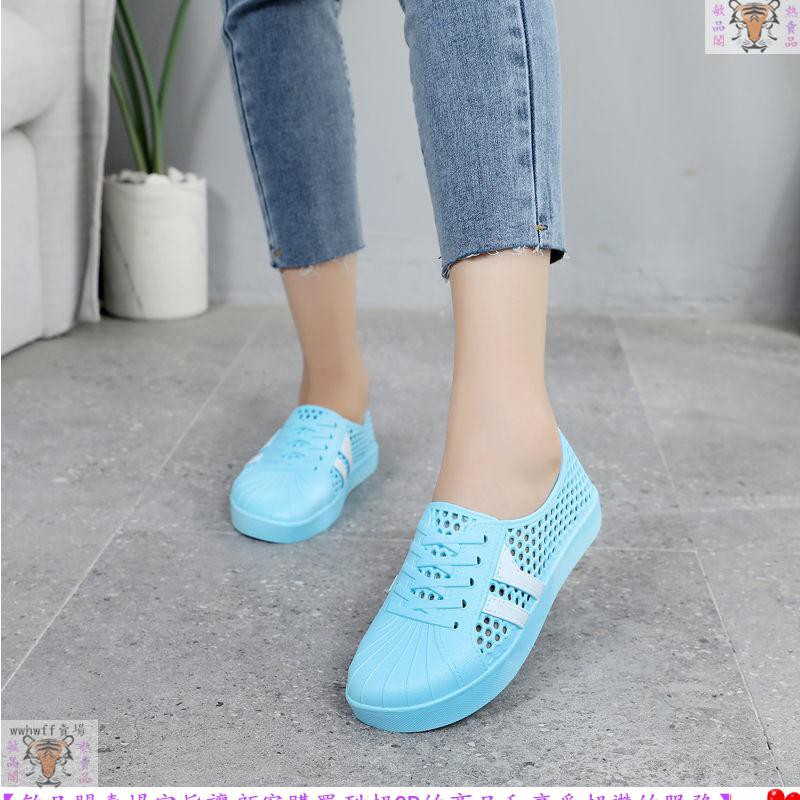 Giày Crocs Đế Bằng Chống Trượt Siêu Nhạy Màu Trắng