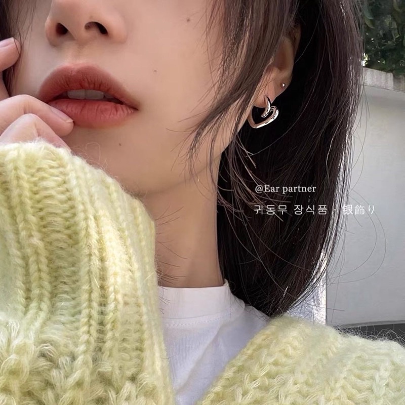 Bông tai tim nút xoắn