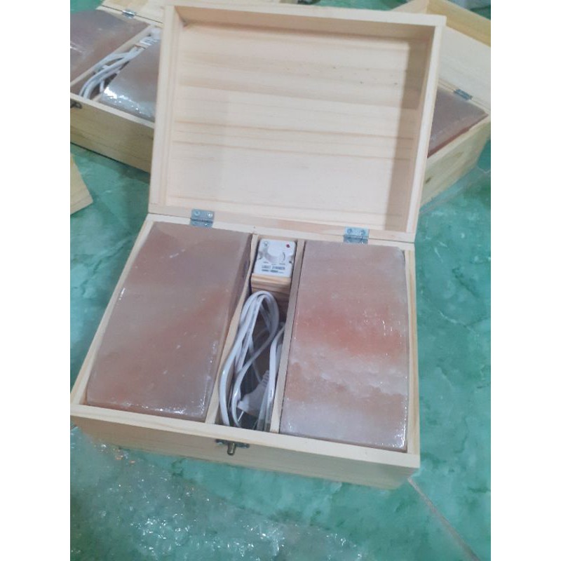 Hộp muối xông chân himalaya, nguyên hộp kèm đầy đủ phụ kiện, đá loại 2 viên cong 20cm*10cm*5cm, hộp gỗ thông.