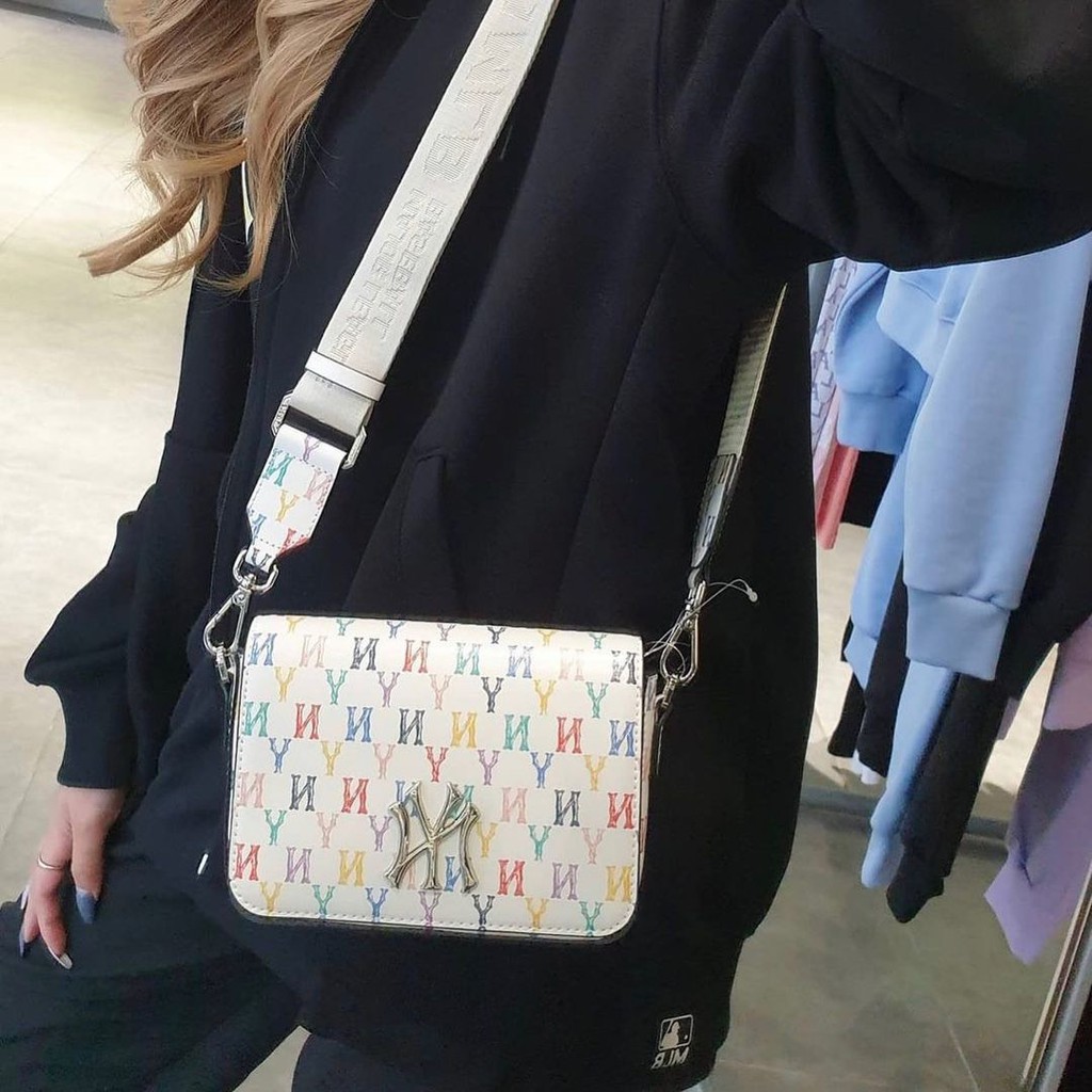 (Tqxk 1:1) Túi đeo chéo trắng phối màu M//L//B T/Q/X/K đủ 4 màu đẹp không tì vết