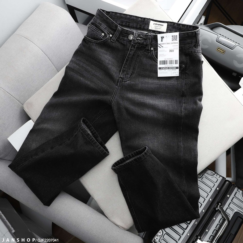 Quần Jean Form Straight Fit Chắc Chắn, Thoải Mái Sẽ Làm Hài Lòng Những Anh Chàng Thích Sự Đơn Giản