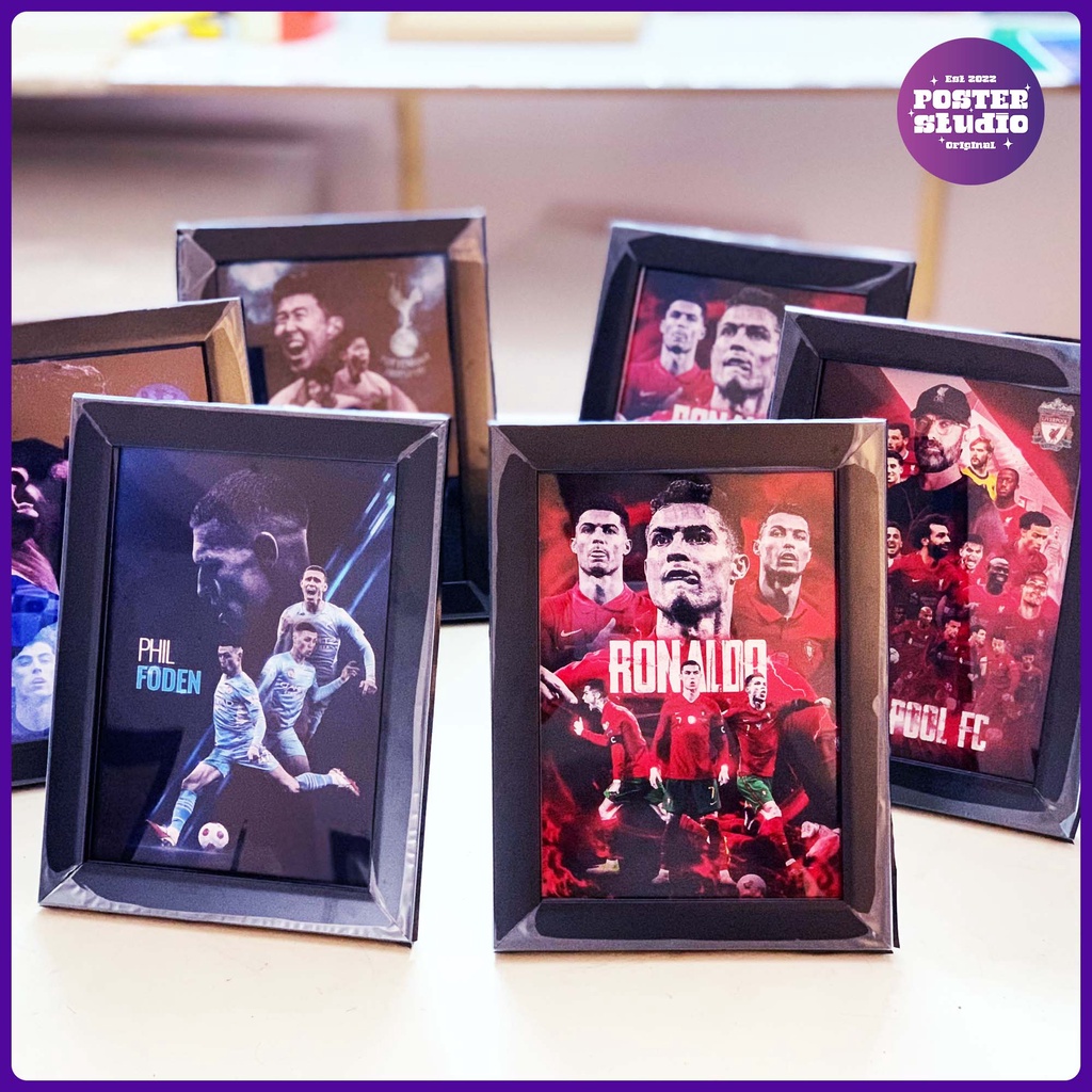 Khung ảnh để bàn POSTER CẦU THỦ BÓNG ĐÁ size 18cm x 24cm ( kích thước gồm cả khung )