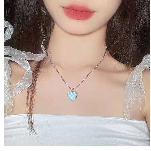 Vòng cổ bạc mặt bảng kẻ sọc nhiều màu sắc