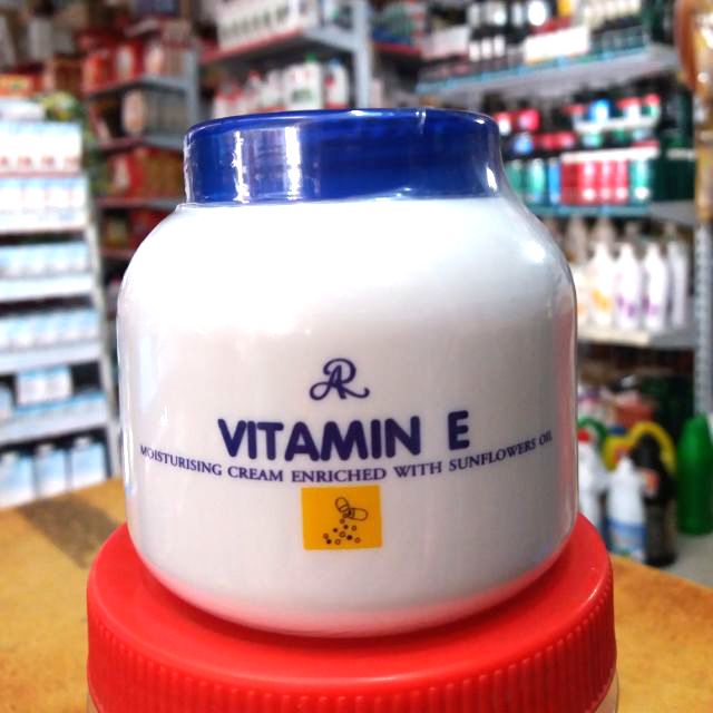 Kem dưỡng ẩm trắng da VITAMIN E ARON THÁI LAN 200G.