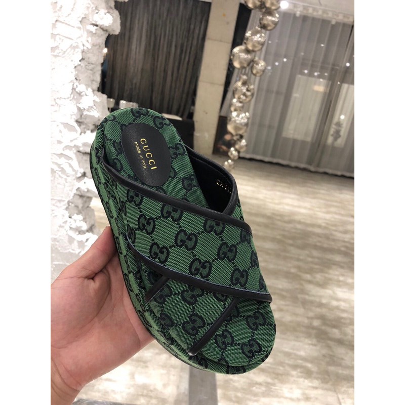 Dép da thật GUCCI GG GC độ dày đáy 5.5cm cực ấn tượng và mang phong cách cá tính riêng biệt quai chéo.