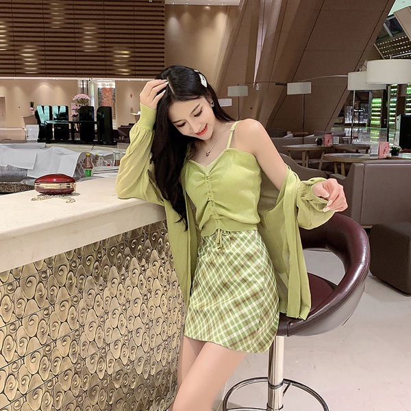 Set đầm hai dây và áo khoác cardigan màu xanh bơ thời trang mùa hè cho nữ