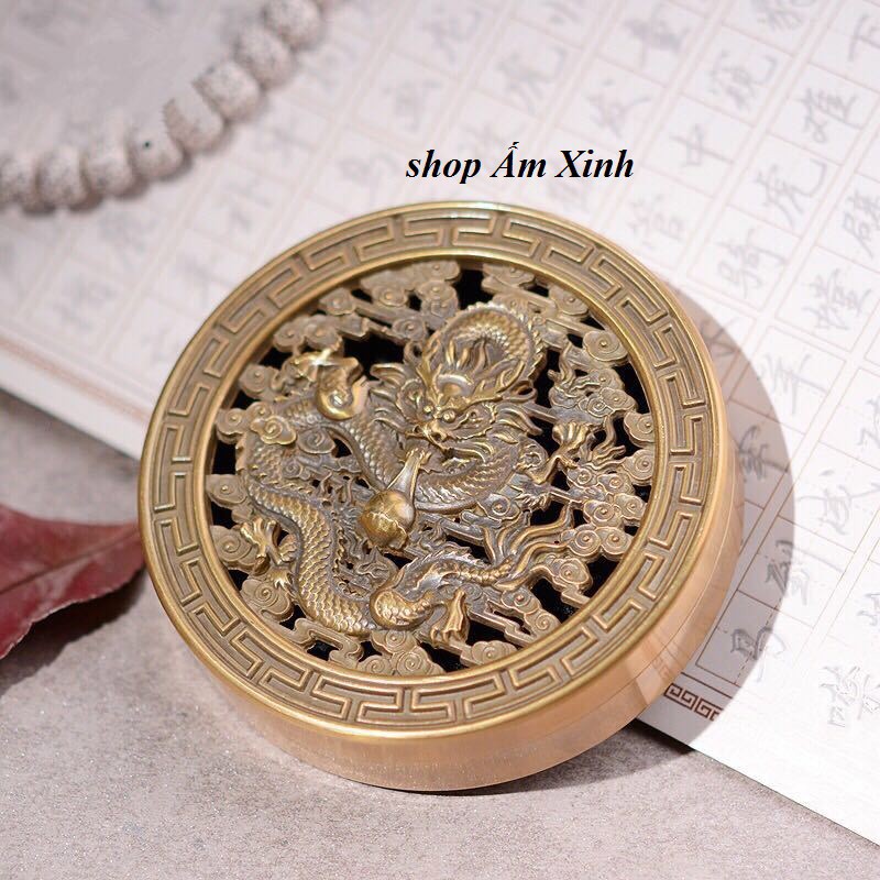 Lư hương xông trầm dáng trụ dẹt chạm hoa văn tinh xảo