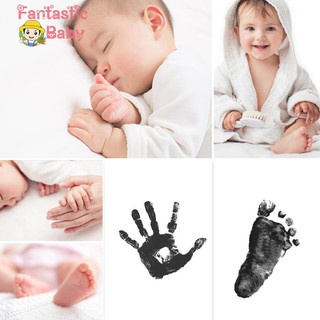 Đất sét in dấu chân tay cho bé