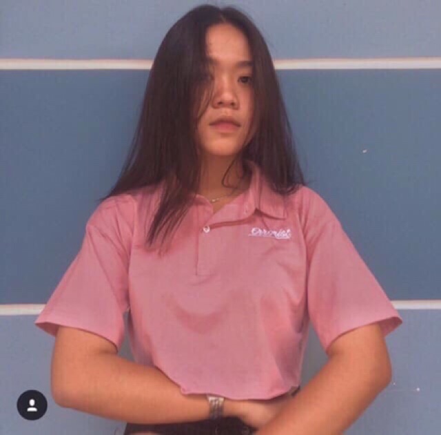 (Clip+ảnh thật) Áo croptop tay ngắn cổ bẻ thêu chữ Erroriel màu hồng dâu