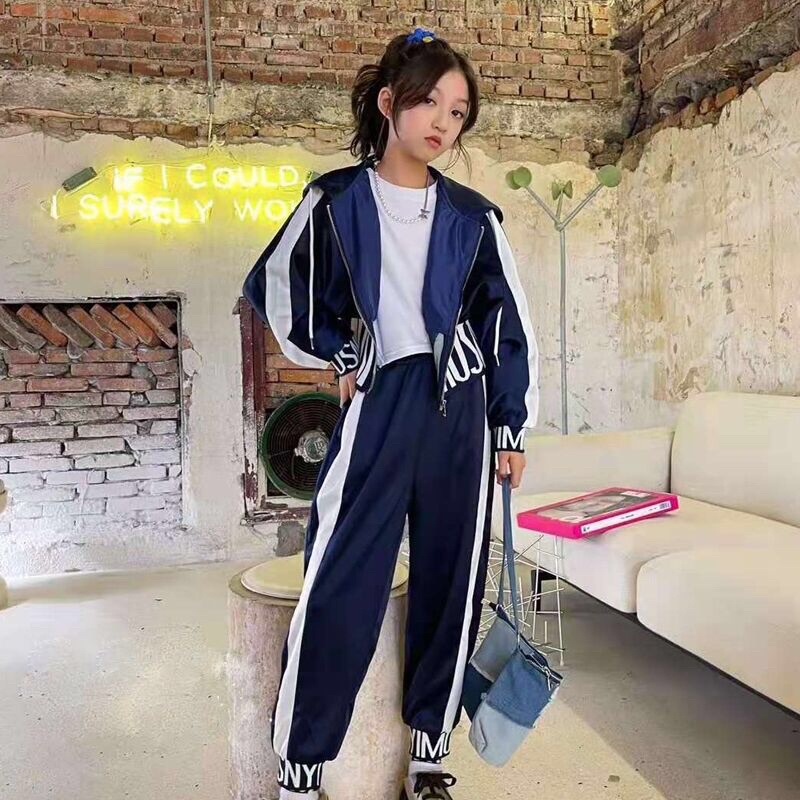 Bộ đồ thể thao bé gái sành điệu