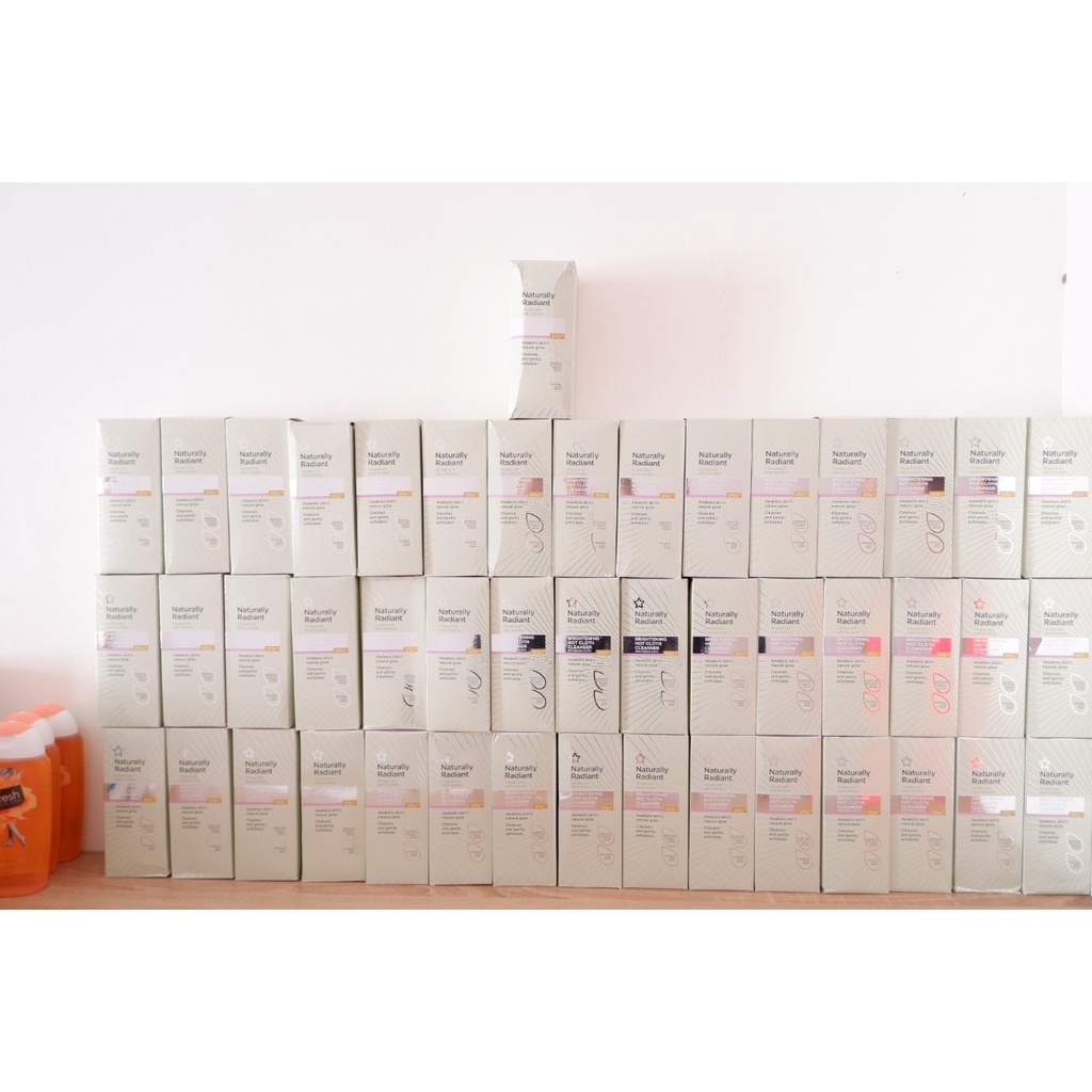 Tẩy trang dưỡng ẩm kèm khăn nóng Superdrug Naturally Radiant Hot Cloth Cleanser 150ml - tặng kèm khăn