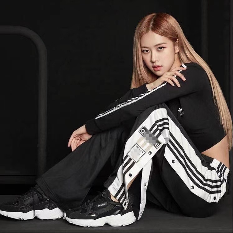 ẢNH THẬT Quần sẻ khuy bấm Thể Thao Adidas tem vàng_ Unisex cao cấp hộp Madness Studio