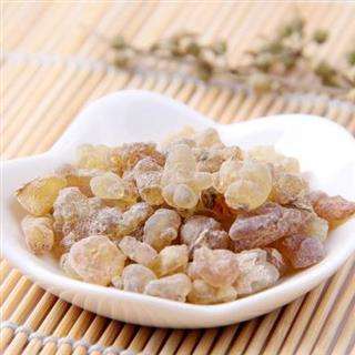 Nhũ Hương nguyên chất 100 gram.