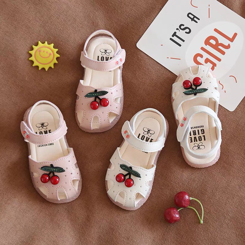 Dép sandal cherry cách điệu Ku Myn cho bé gái