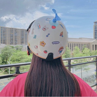 Chong chóng Doraemon gắn nón bảo hiểm