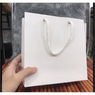 Mộc -Combo 20 Túi Giấy Mẫu 36 Đựng Phụ Kiện Đựng Quần Áo Size 18x18x8cm màu trắng