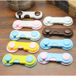 Khóa tủ giữ an toàn cho bé