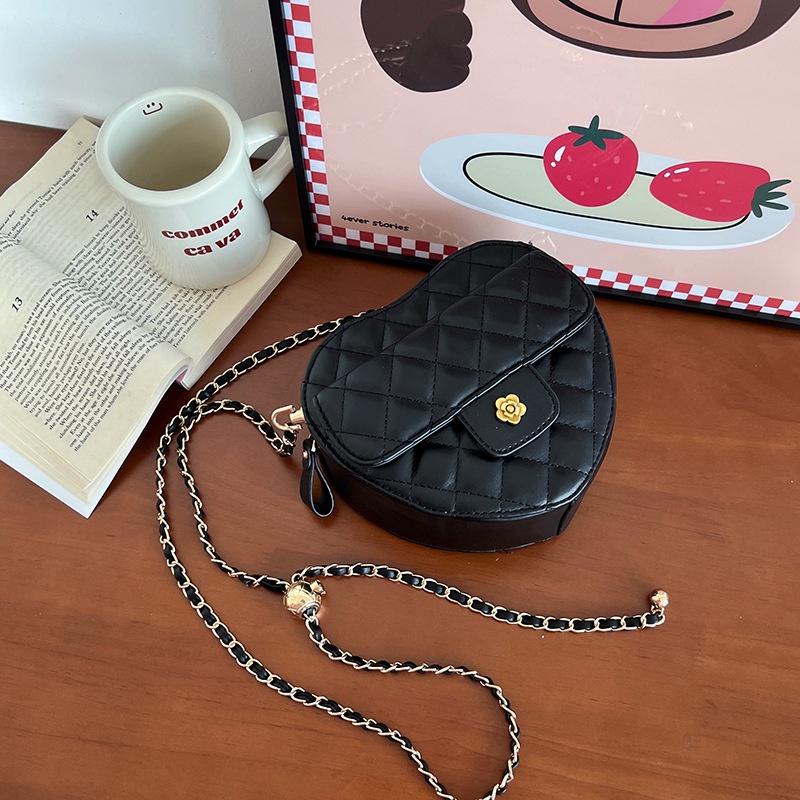 Túi Đeo Chéo Đính Hạt Hình Trái Tim Nhỏ Xinh Phối Dây Xích Thời Trang Mùa Hè 2022 Mới Cho Nữ