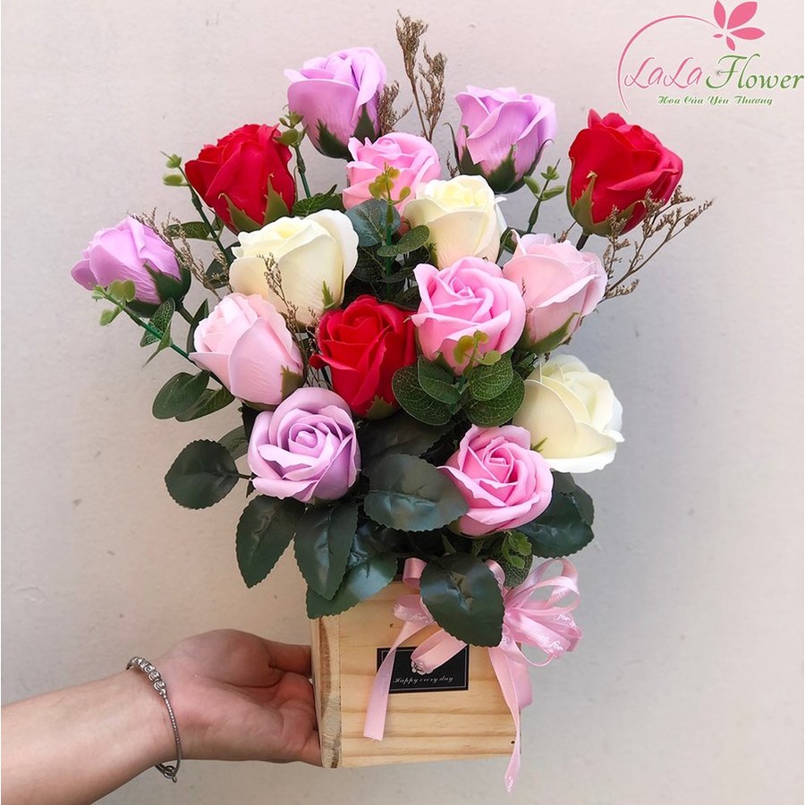 Giỏ hoa hồng sáp thơm vĩnh cửu giá rẻ siêu đẹp thích hợp làm quà tặng hoa 8/3, 20/10, 20/11 trang trí nhà cửa